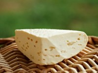 Friss sajt, fokhagymás-kapros